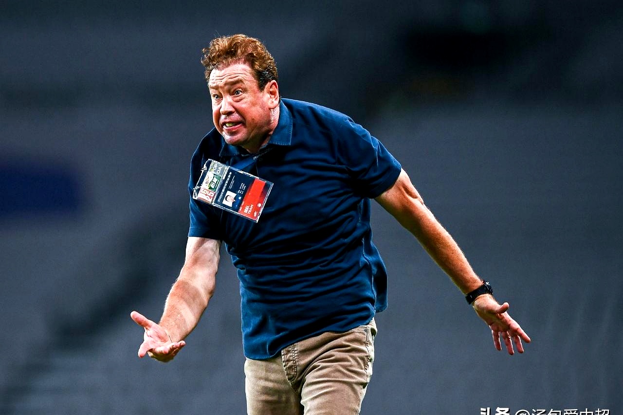 里程碑夜！上海海港队长鼓劲；欧冠清晨刷纪录；话题不断；身体对抗强度拉满